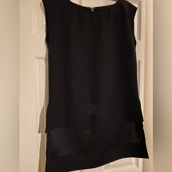 EUC Banana Republic sleeveless split hem tunic top - Picture 1 of 3